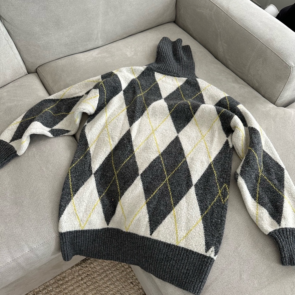 Argyle Patterned Turtleneck Sweater - Black, Gray, White